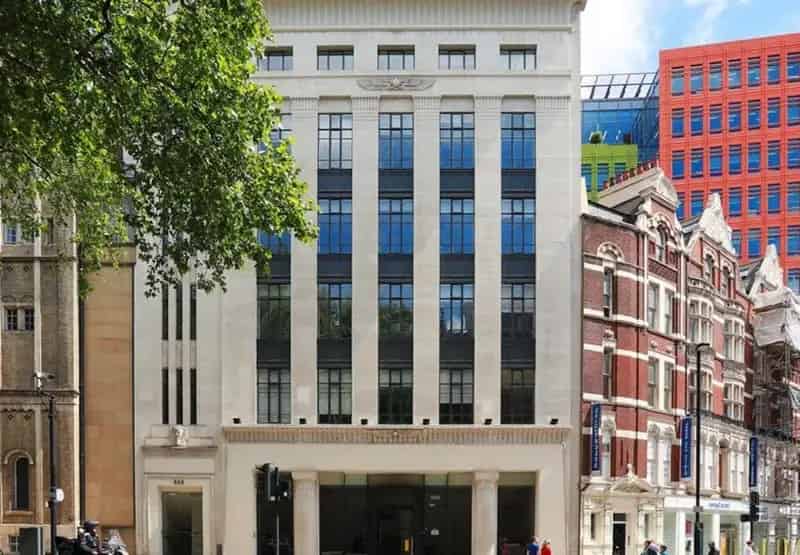 Managed Office Space 24-30 People Flexible Terms Meeting Rooms Terrace