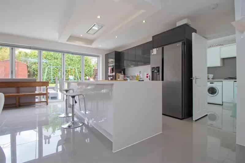 5 Bedroom Detached House Family Home