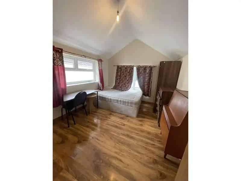 1 Bedroom Flat Share to Rent Near Amenities