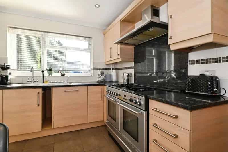 4 Bed Family Home Winnersh Excellent Schools Transport Links