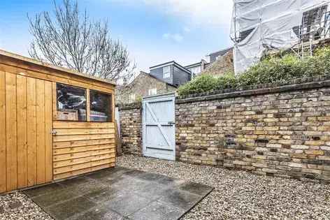 3 Bedroom Maisonette Mortlake Near Stations