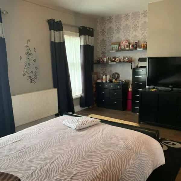 Large 3 Bedroom Victorian Conversion Flat Brixton