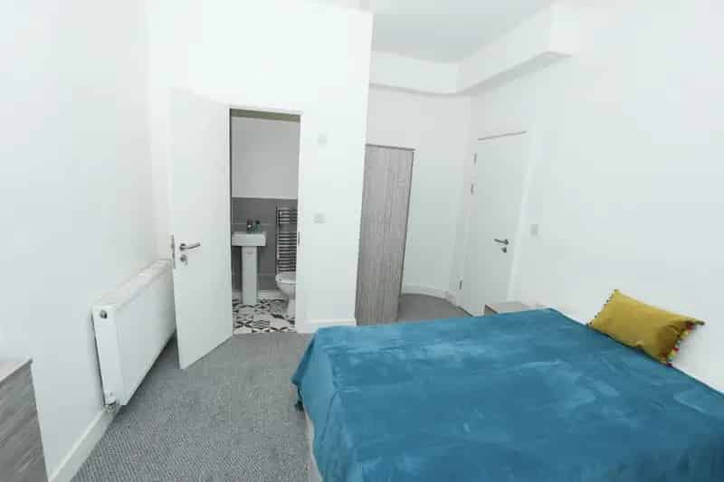 5 bedroom House
 To Let 
Total Size: 1292 SQ FT
