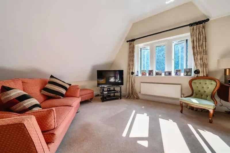 2 Bed Executive Apartment Near Ascot Racecourse