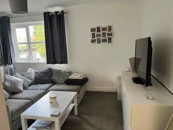 Flat For Rent in Horsham, England