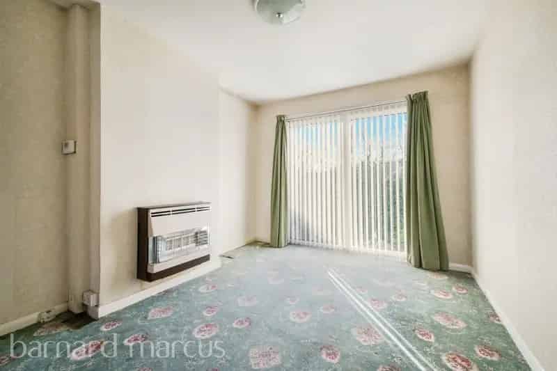 3 Bedroom Terraced House Near Berrylands Station
