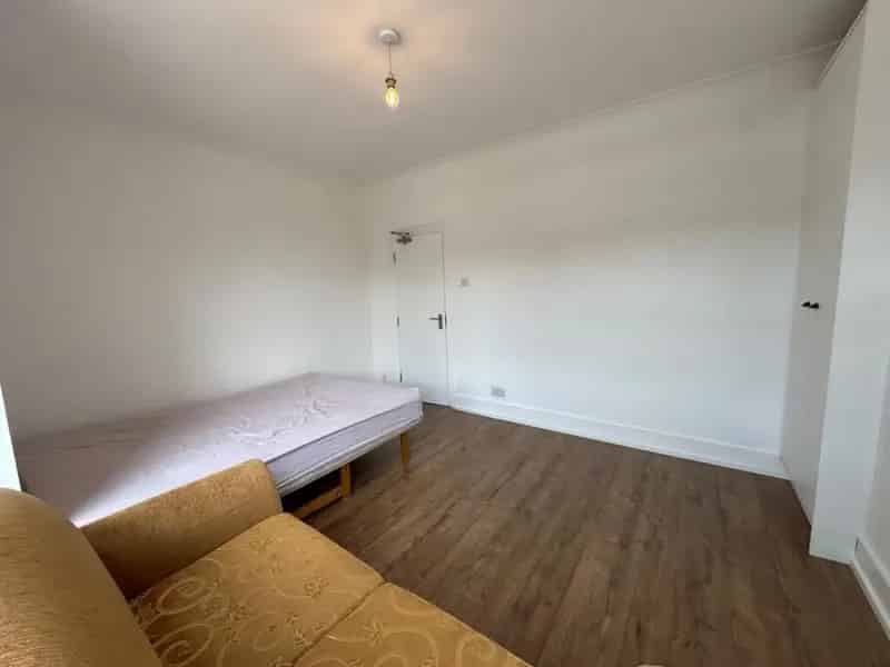 Two Double Bedroom Flat Near University