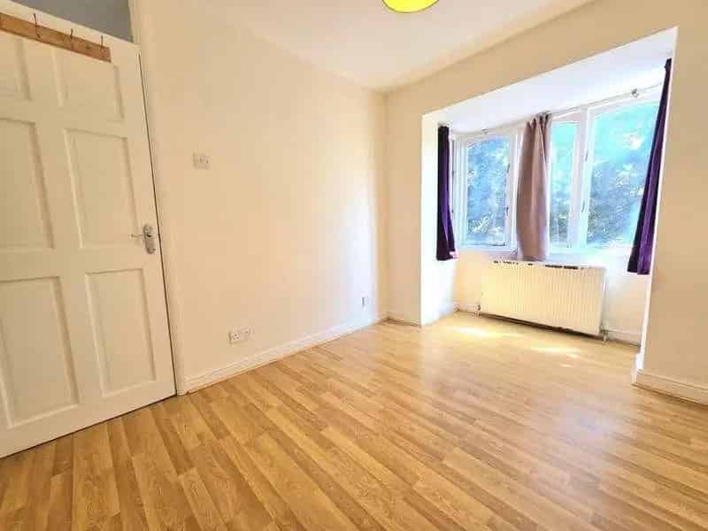 2 Bed Cluster House for Sale Near Excellent Schools