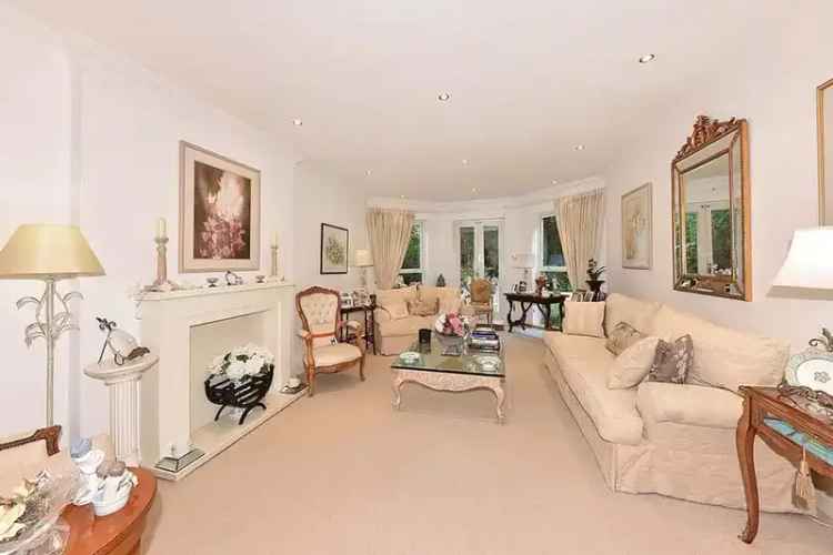 3 Bedroom Ground Floor Flat for Sale in Bowdon