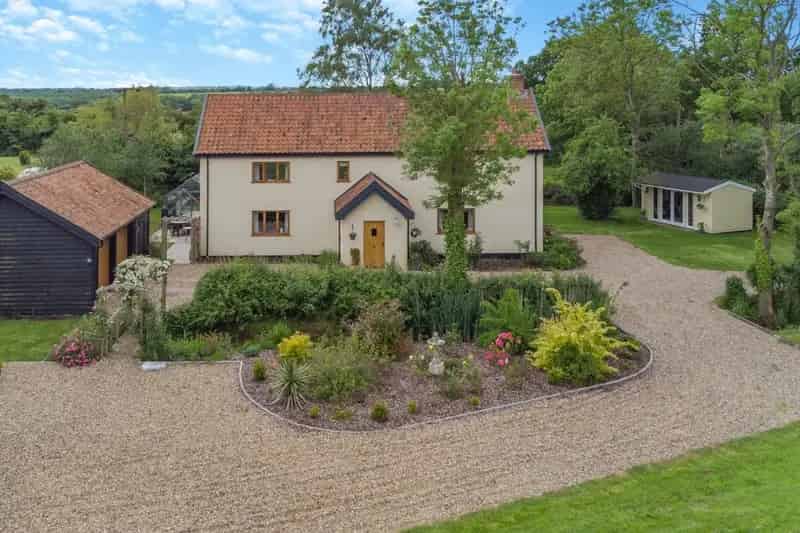 Four Bedroom Family Home in Suffolk Countryside