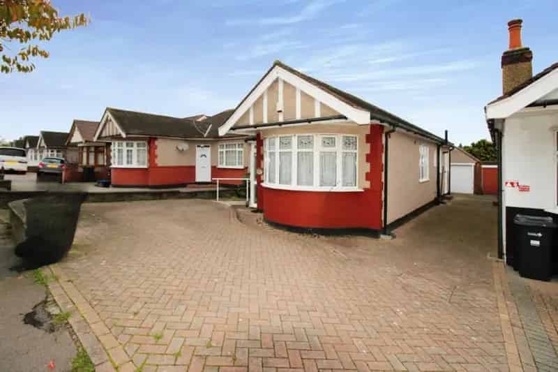 3 Bedroom Bungalow For Sale