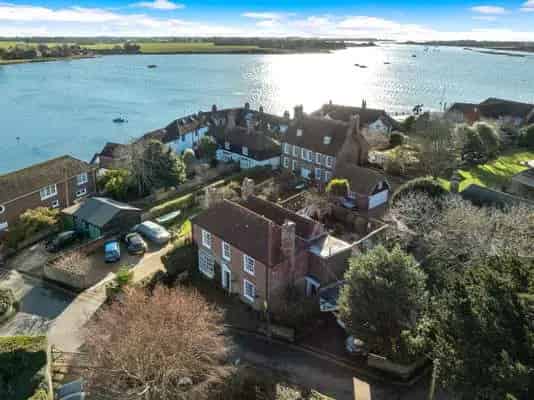 Galleon House: Grade II Listed Historic Home in Bosham