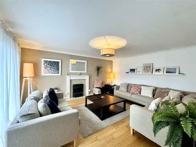 4 Bedroom Detached House for Sale in Crossford