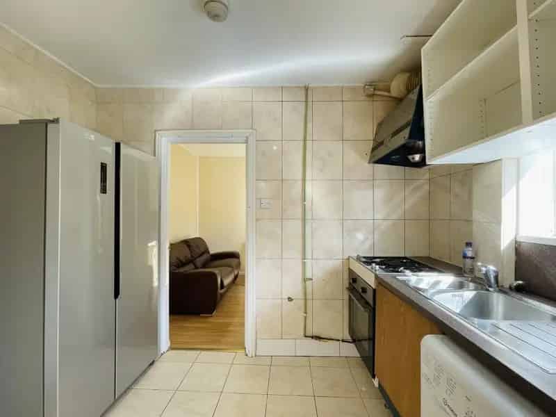 4 Bedroom Semi Detached House Near UWE