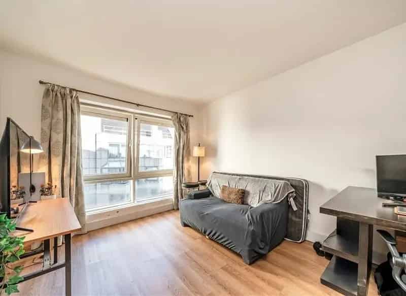 Bright Apartment with Open-Plan Living and Modern Kitchen