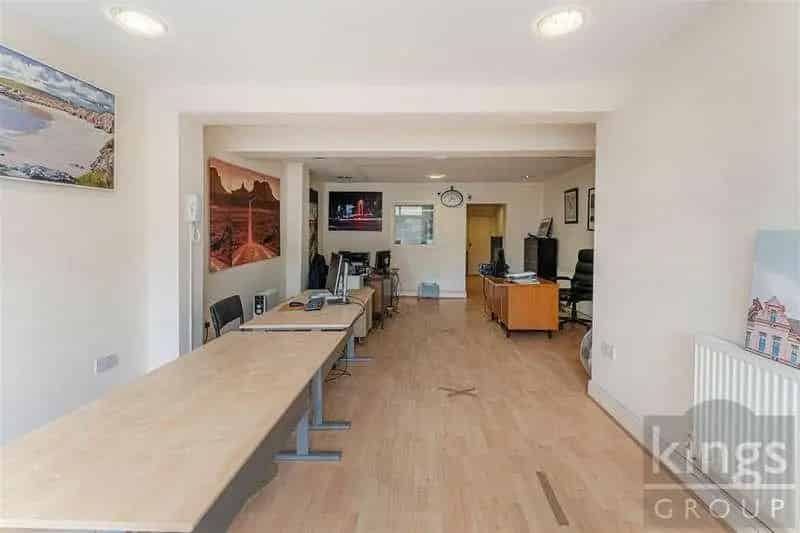 3 Bed Flat & Retail Space For Sale in Enfield