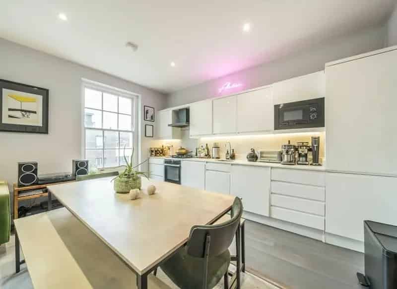 Stunning 1-Bedroom Victorian Conversion Flat