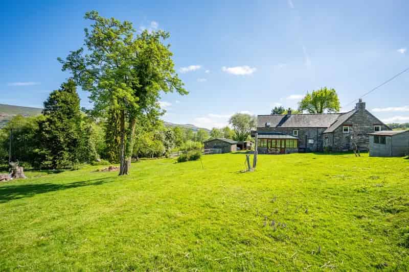 4 Bedroom Stone Cottage near Crickhowell