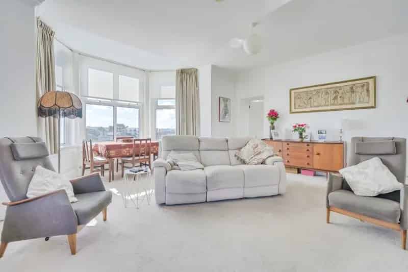 Luxury Apartment with Stunning Views and Private Parking