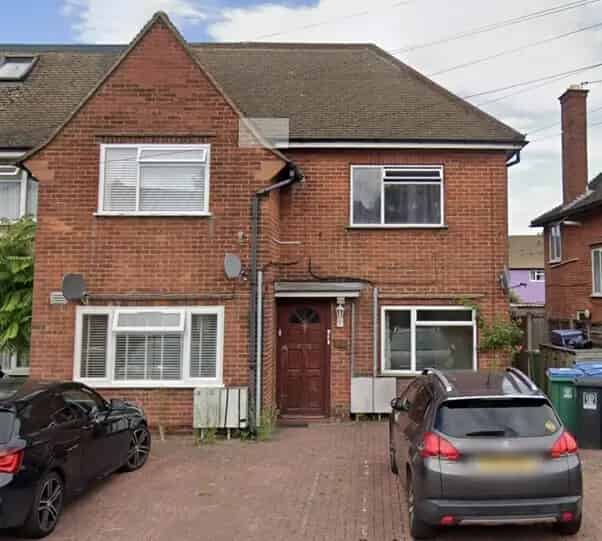 One Bedroom Flat Near Watford Stations