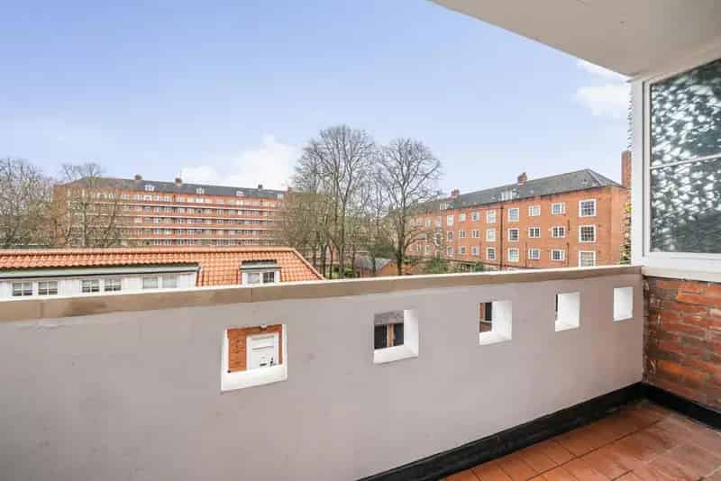 Three Bedroom Apartment Near St John's Wood High Street