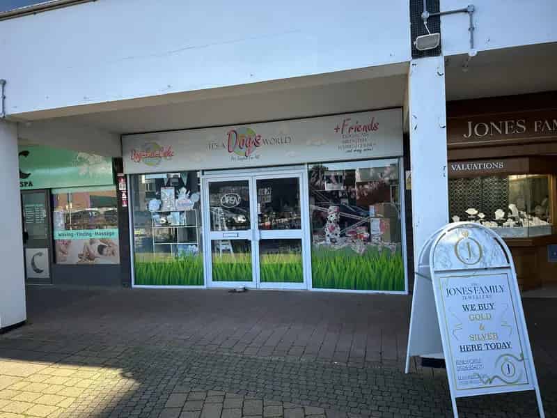 Retail Premises To Let Town Centre Location