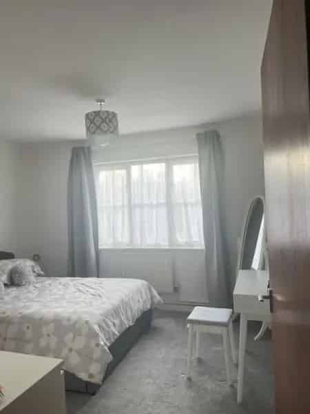 Spacious Ground Floor Apartment with Garden View