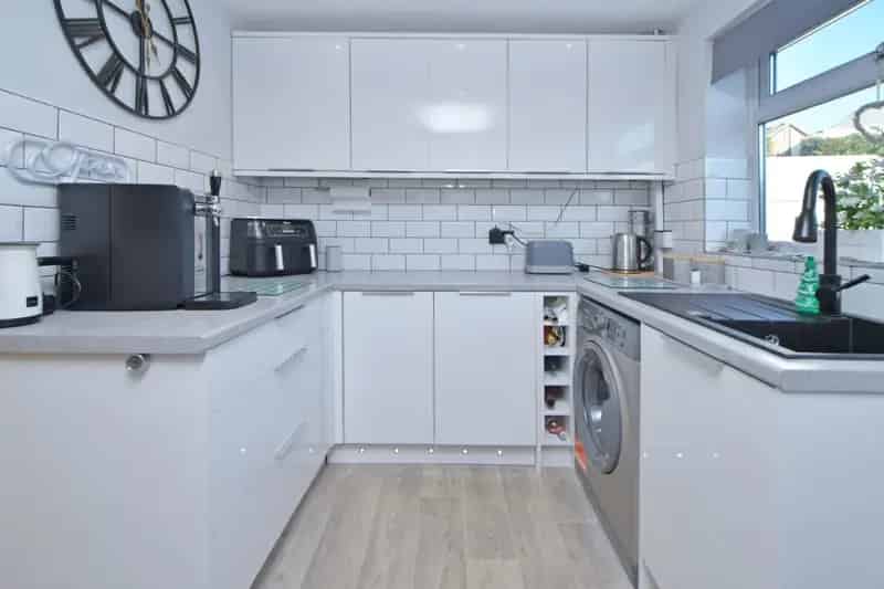 2 Bedroom House For Sale Near Excellent Schools and Transport