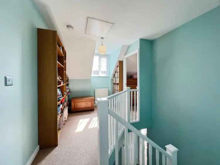 5 Bed Detached House for Sale in Hawkinge