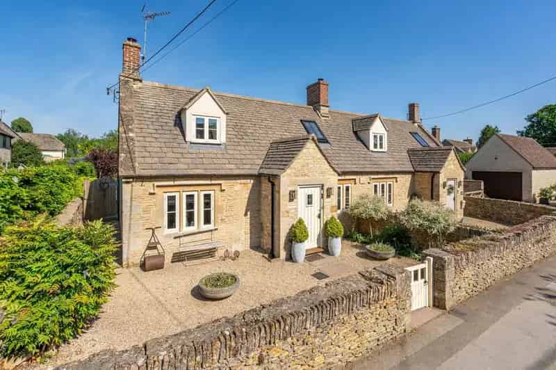 3 Bedroom Semi Detached House for Sale in Shipton Moyne
