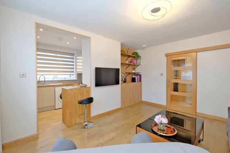 2 Bed Flat in Torry Aberdeen Refurbished Ground Floor Garden