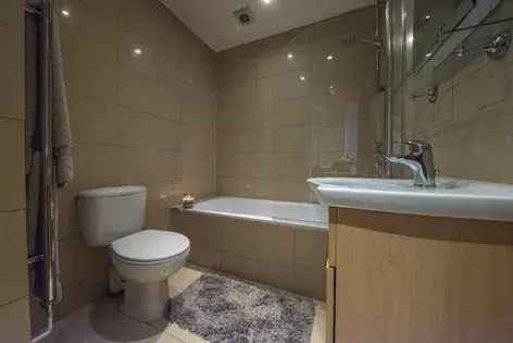 1 room flat of 69 m² in London