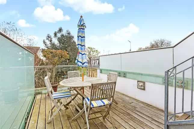 Spacious 5-Bed End Terrace House Fulham Large Loft Extension Family Home