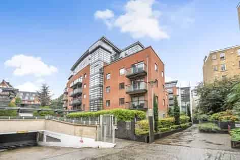 3 rooms flat of 157 m² in London