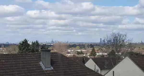 Spacious 2-Bed Flat Near Amenities