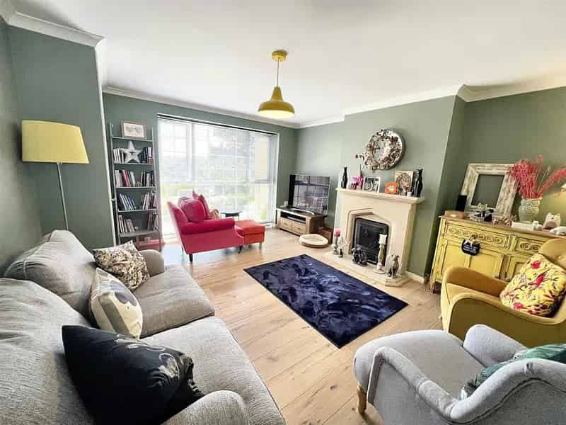 3 Bedroom End Terrace House to Rent