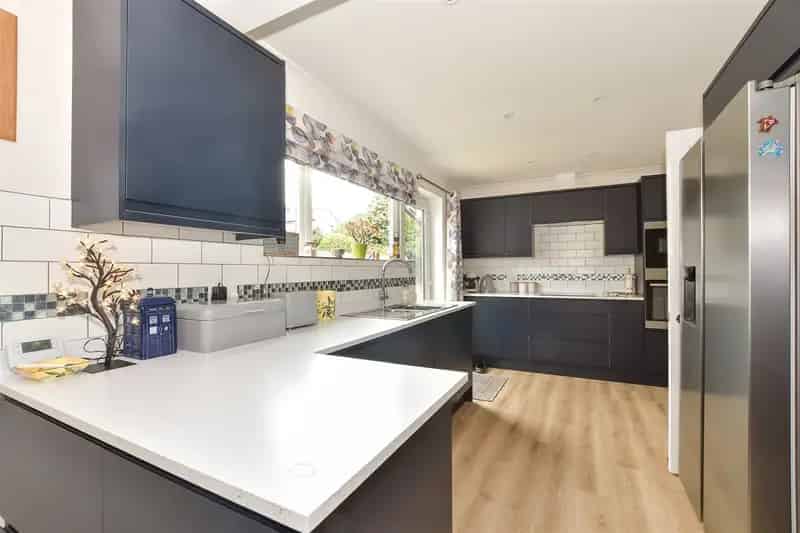 3 Bedroom Detached Bungalow For Sale Near Horsham