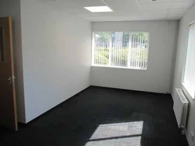 Office Space to Let Waterlooville 1022 sq ft 4 Parking Spaces