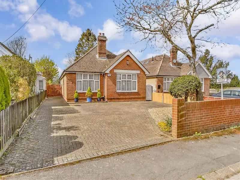 2 Bedroom Detached Bungalow for Sale