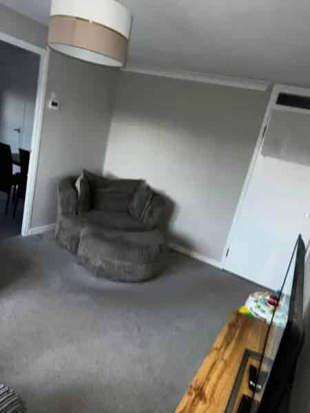Spacious 2 Bed Flat Near Romford Shopping Centre