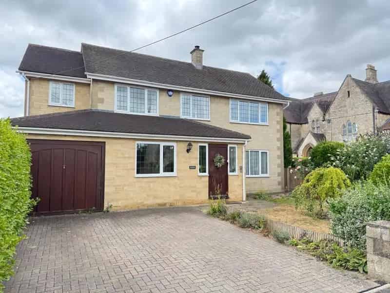 4 Bedroom Detached House For Sale Stonehouse