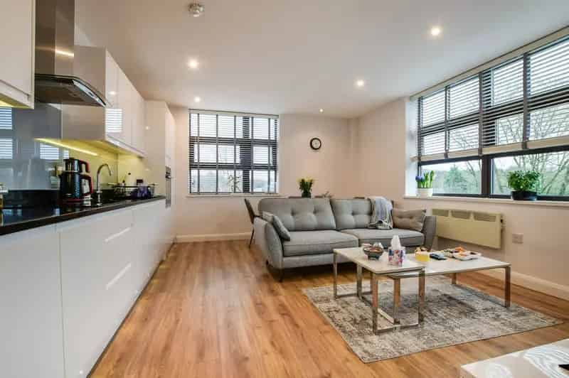 1 Bedroom Luxury Apartment Wilmslow Gated Parking Gym Available Now