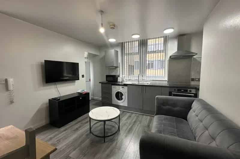 Huddersfield City Centre 2 Bed Apartment Fully Furnished
