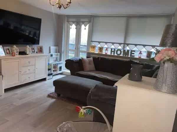 2 Bedroom Council Flat SE15 - Pet-Friendly with Balcony and Parking