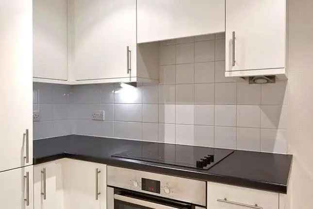 Flat to rent in Pelham Court, 145 Fulham Road, South Kensington, London SW3