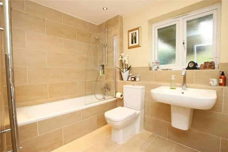 4 Bed Detached House for Sale in Caversham