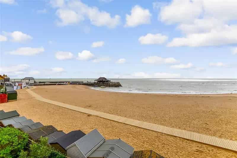 1 Bedroom Beachfront Apartment for Sale