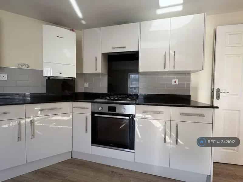 2 Bedroom Maisonette St Pauls Available Now