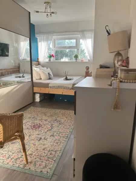 2 Bed House Near Amenities Minor Work Needed