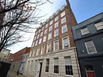 Spacious Cardiff Bay Studio Apartment 69m²